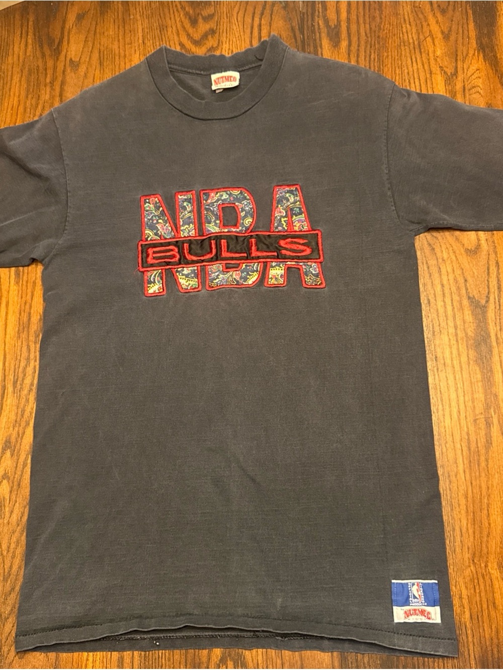 Chicago Bulls Paisley NBA Logo Size XLarge Single Stich Nutmeg Mills Vintage